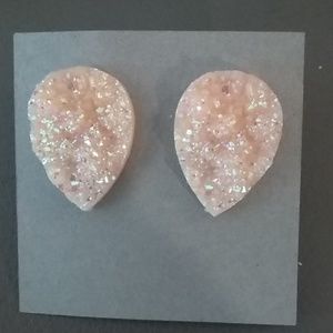 Beautiful tear drop pink earrings.